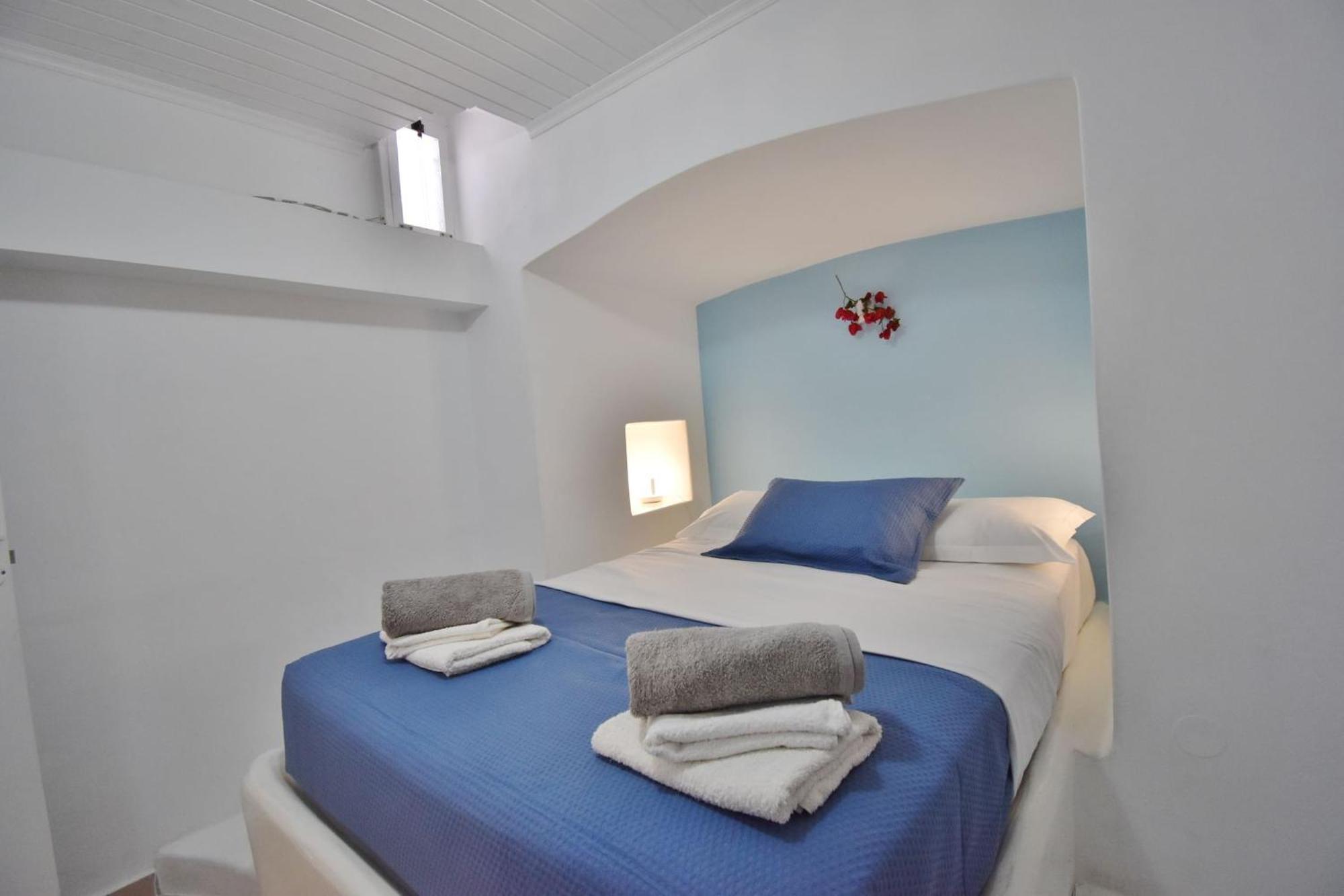 Blue Mare Apartments On The Beach Firopotamos Room photo