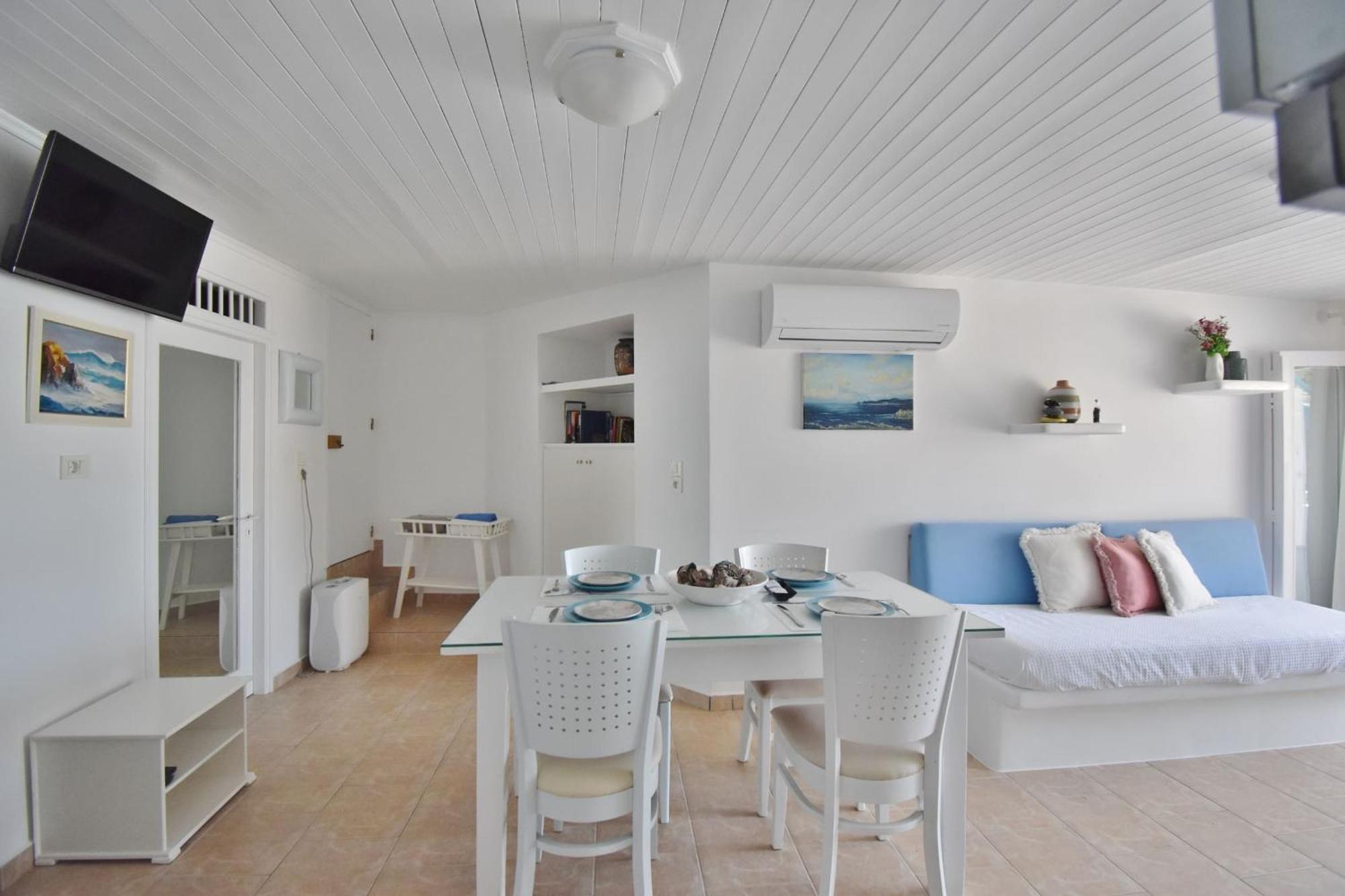 Blue Mare Apartments On The Beach Firopotamos Room photo