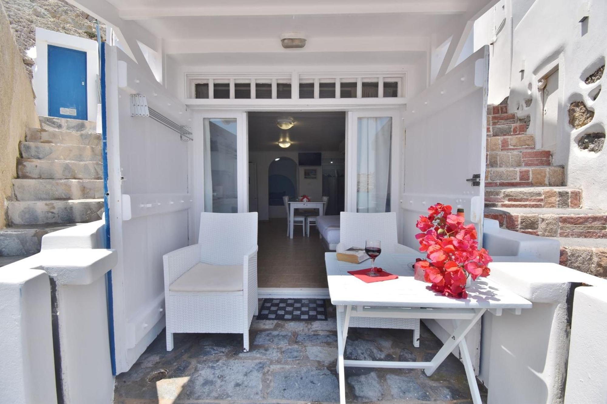 Blue Mare Apartments On The Beach Firopotamos Room photo