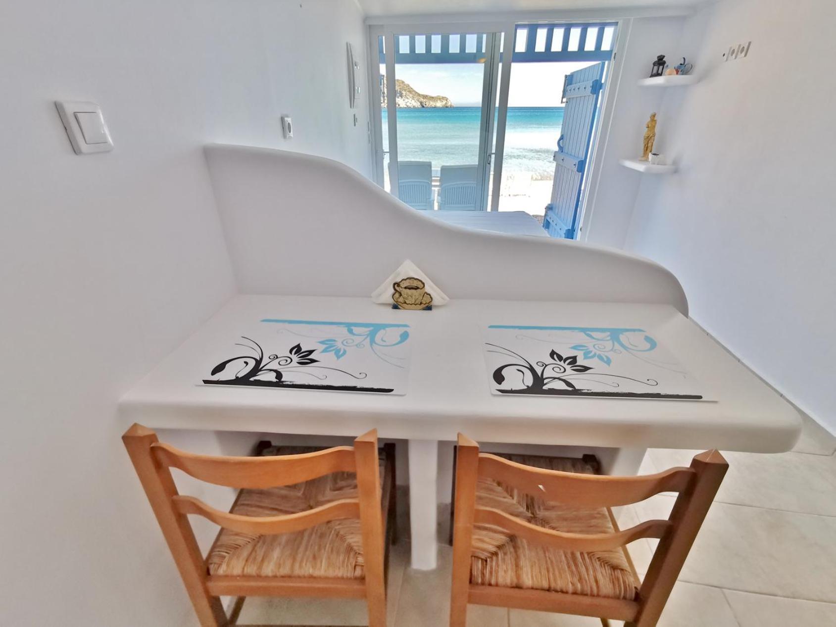 Blue Mare Apartments On The Beach Firopotamos Room photo