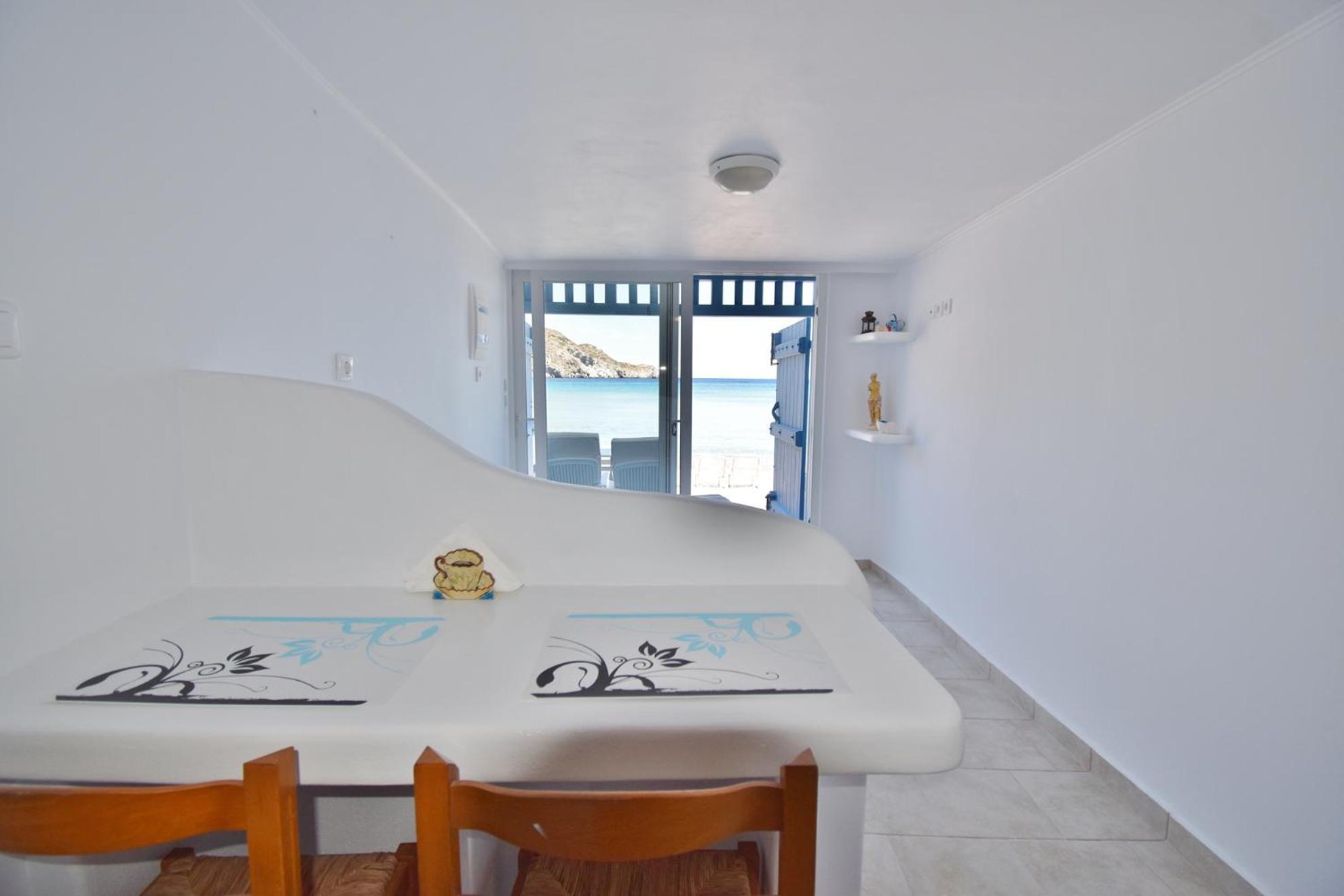 Blue Mare Apartments On The Beach Firopotamos Room photo