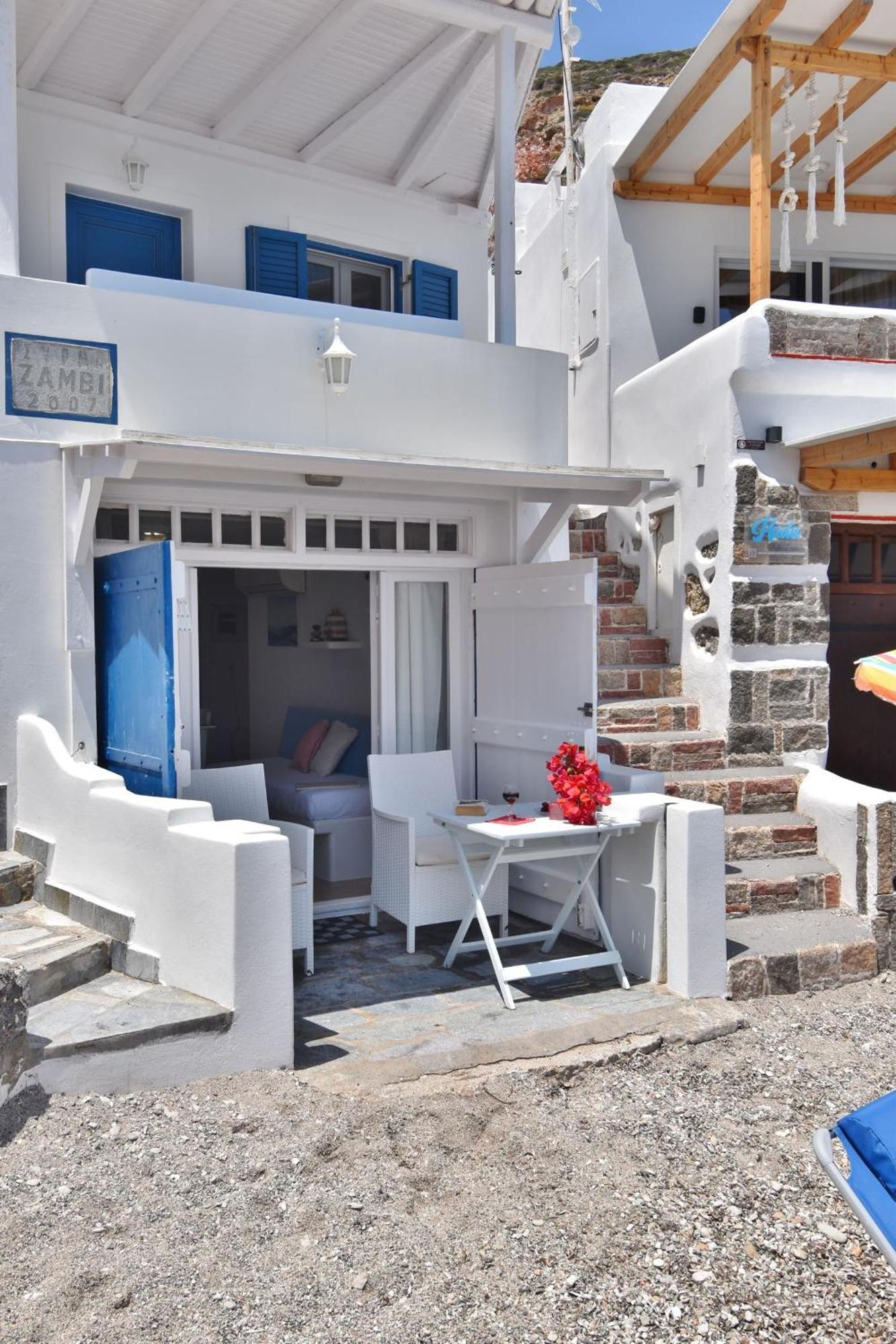 Blue Mare Apartments On The Beach Firopotamos Room photo
