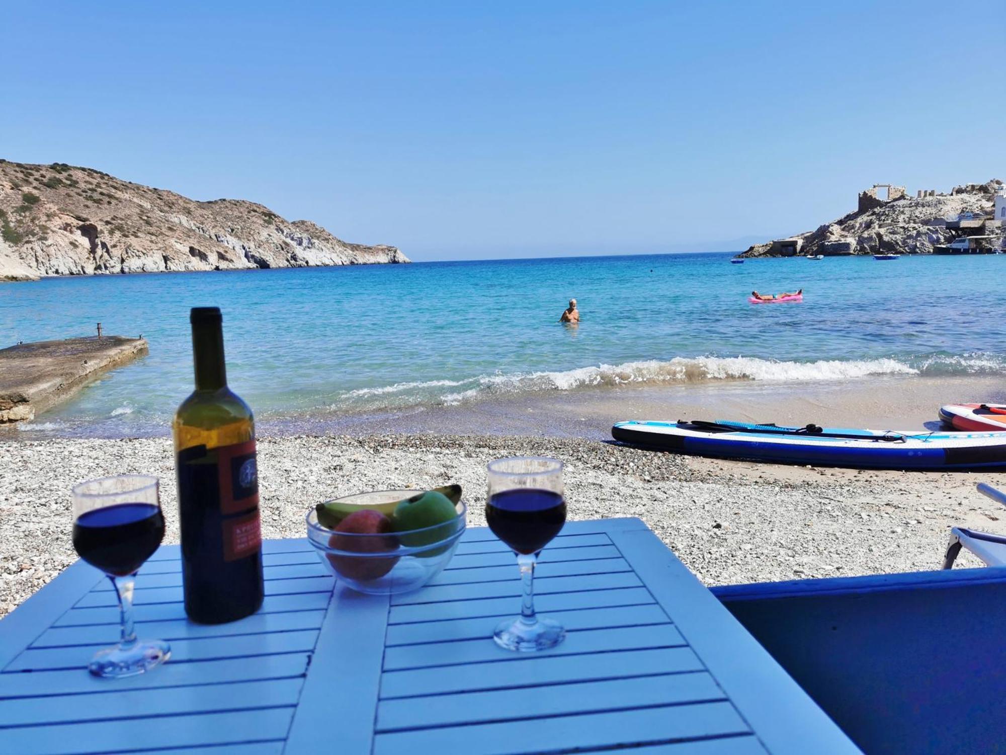 Blue Mare Apartments On The Beach Firopotamos Room photo