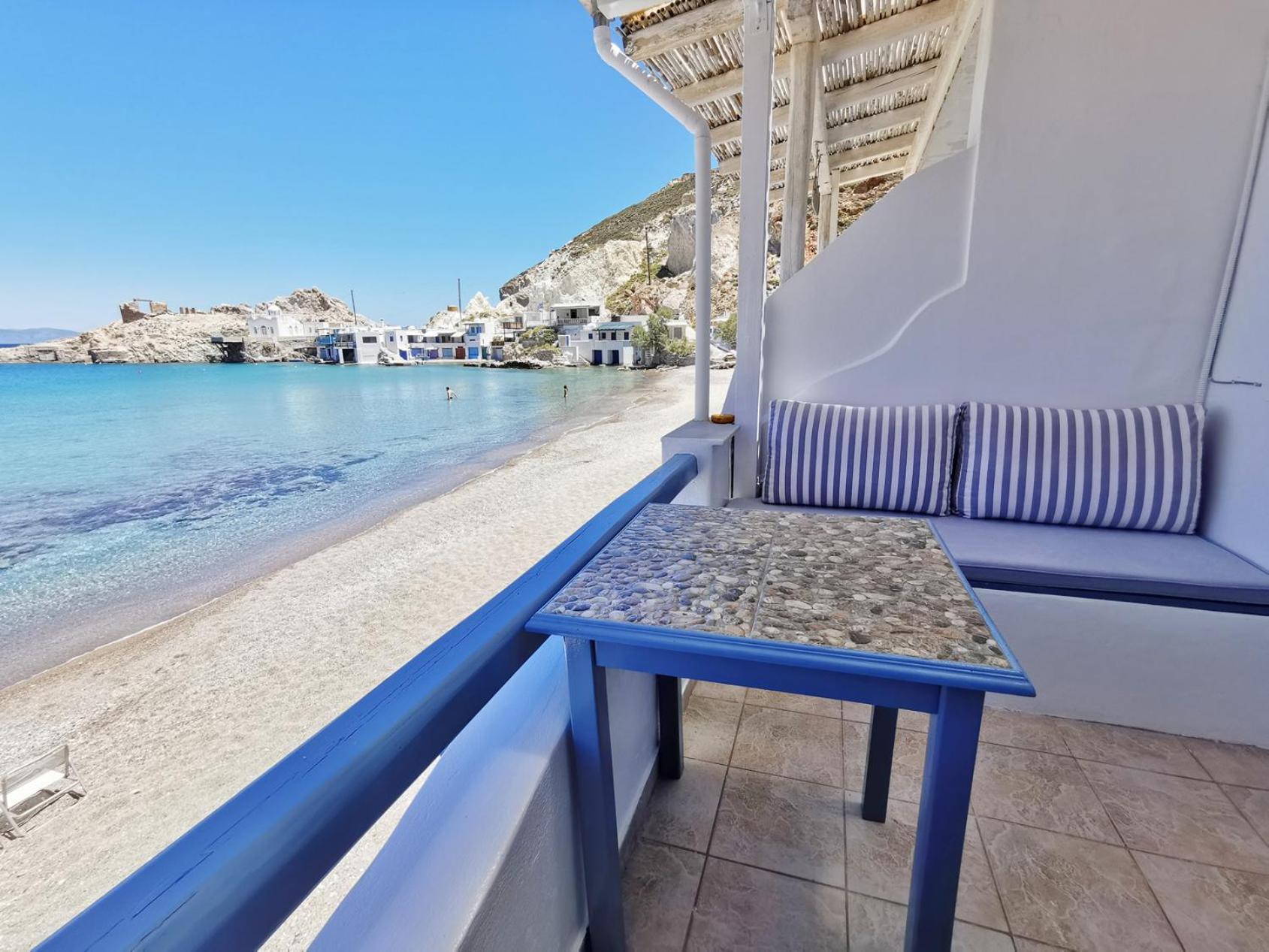 Blue Mare Apartments On The Beach Firopotamos Room photo